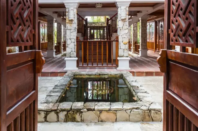 Intérieur hôtel tropical étang Mar 17 2025-2